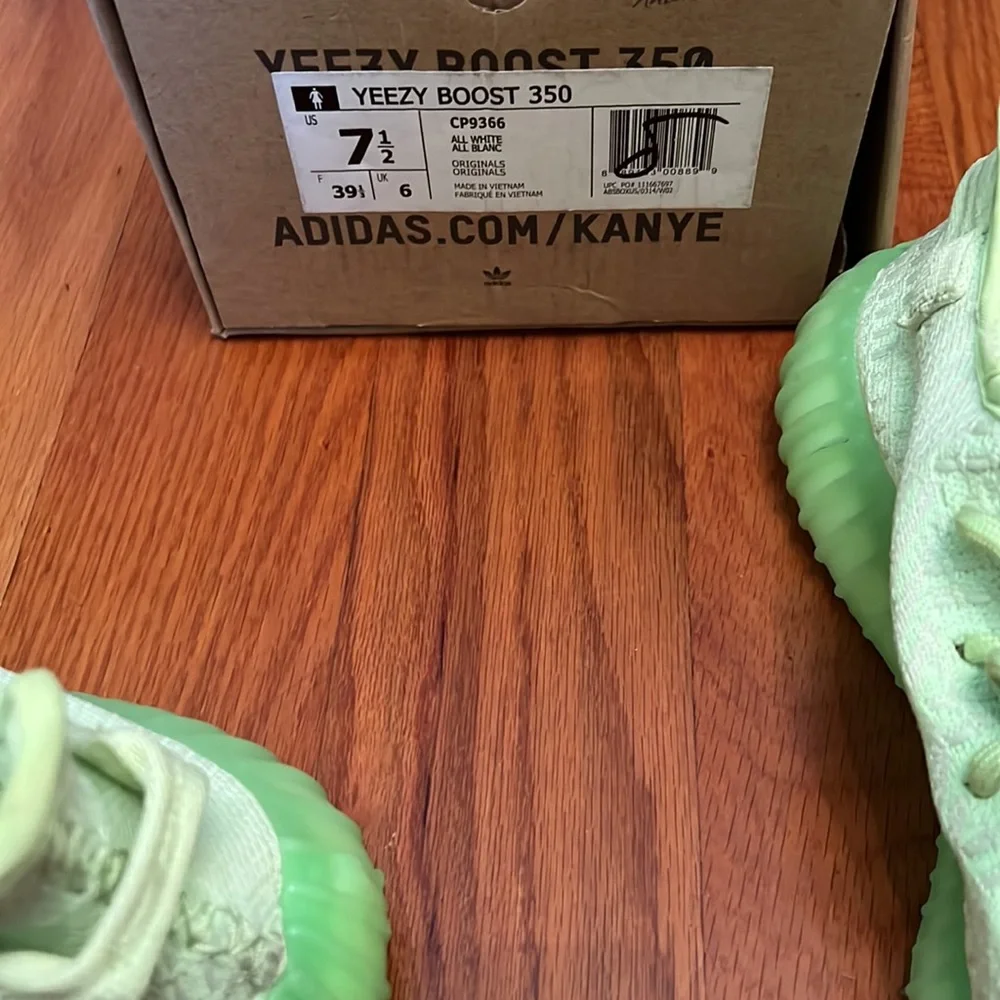 Neon sneakers - Picture 2 of 6